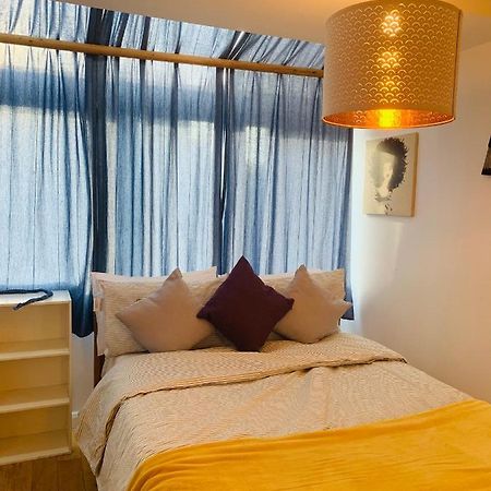 לונדון Riverside Double Room With Double Sofa Bed מראה חיצוני תמונה