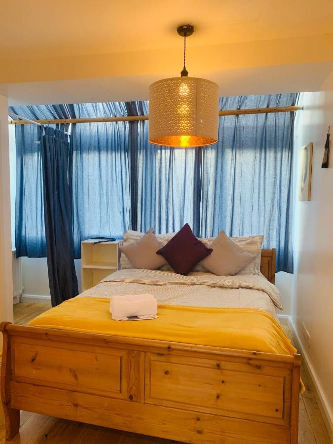 לונדון Riverside Double Room With Double Sofa Bed מראה חיצוני תמונה